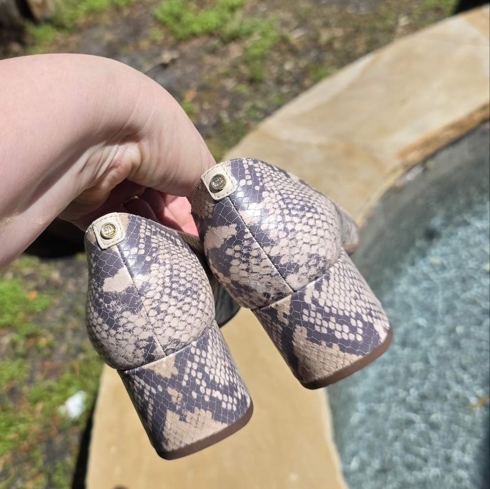 Nwot Cole Haan The Go-To Block Heel Pump Cement Python Print 9B - Picture 4 of 13